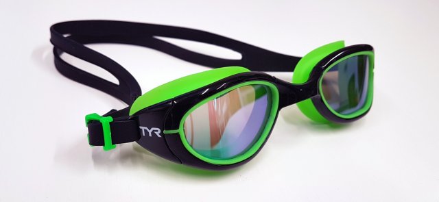 Occhialini TYR per il triathlon